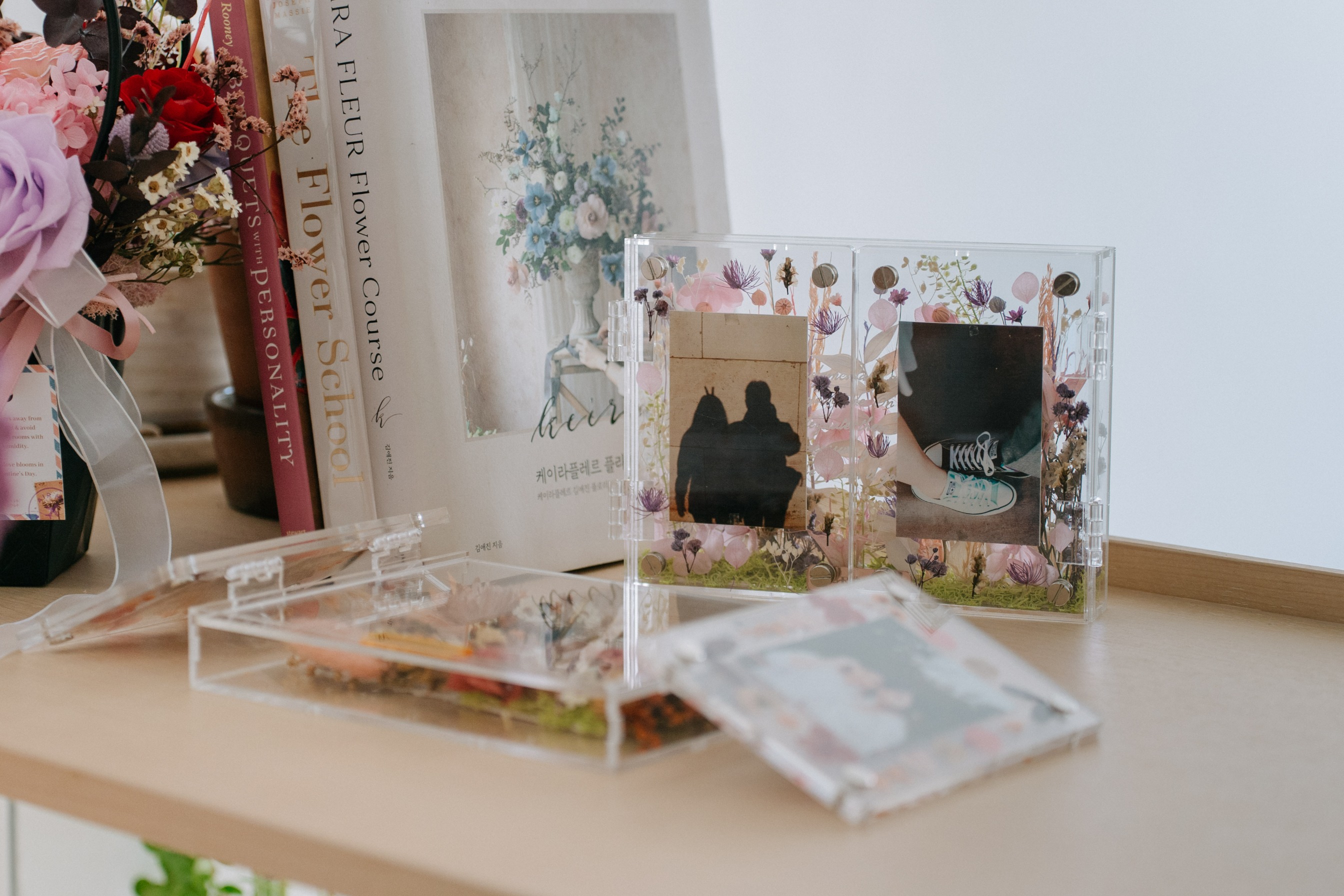 Butterfly Frame A5 Blooming Garden | Bingkai Tulisan/Foto Bunga Kering Bentuk Kupu-kupu | Hadiah Custom Hiasan Meja