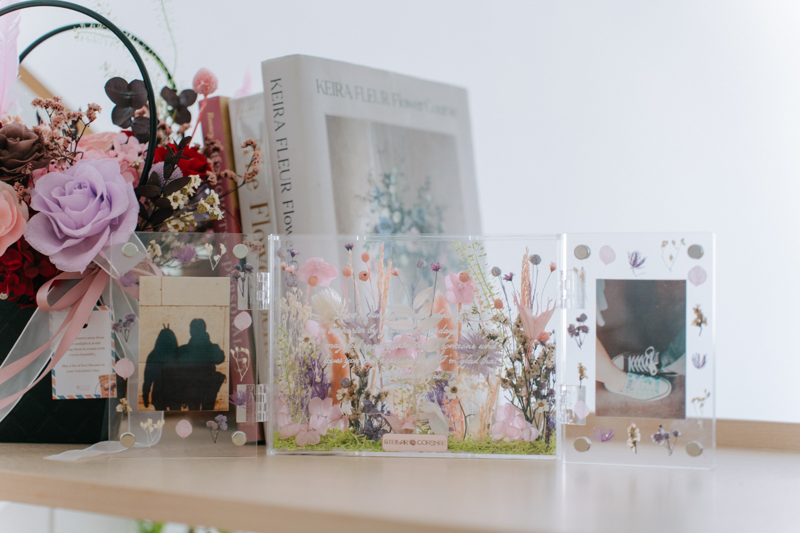Butterfly Frame A5 Blooming Garden | Bingkai Tulisan/Foto Bunga Kering Bentuk Kupu-kupu | Hadiah Custom Hiasan Meja