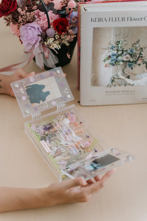 Butterfly Frame A5 Blooming Garden | Bingkai Tulisan/Foto Bunga Kering Bentuk Kupu-kupu | Hadiah Custom Hiasan Meja