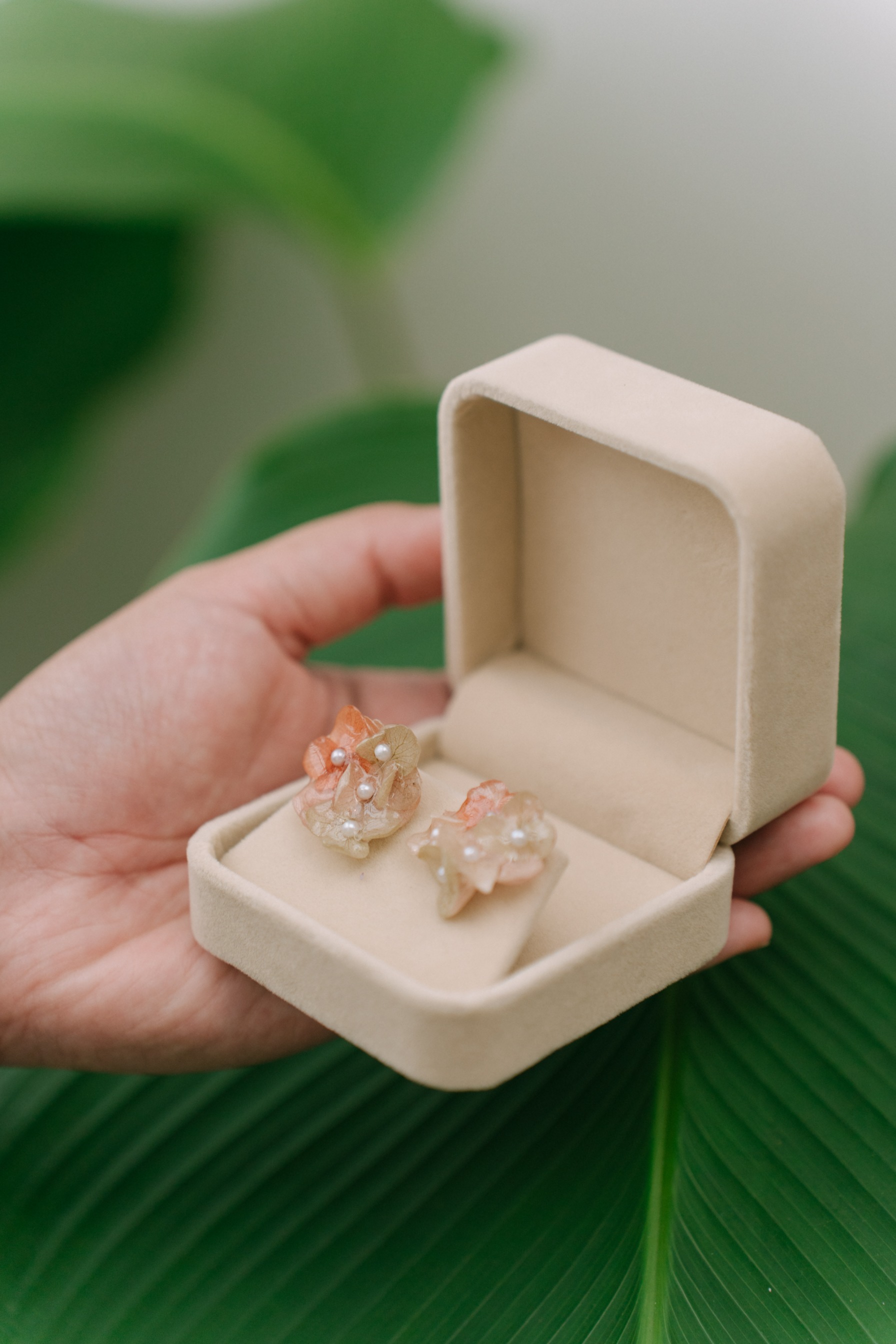 StellarCoronae - Chromaflora Studs | Anting Tusuk Handmade dari Bunga Asli Hydrangea