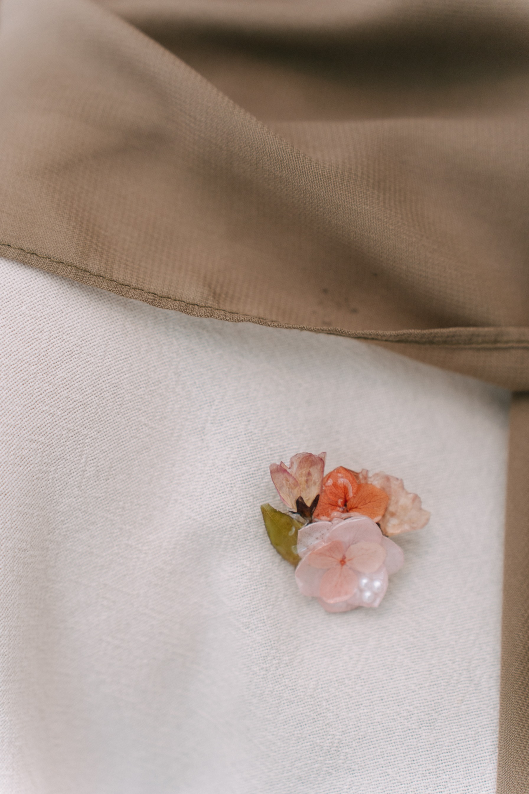 StellarCoronae - Mini Garden Brooch | Bros Handmade dari Bunga Asli 