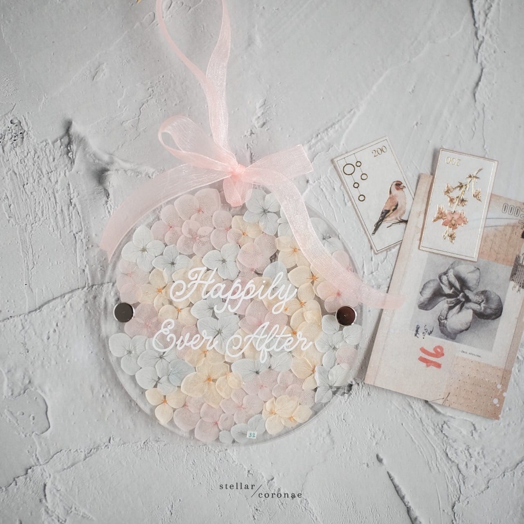 12cm Circle Pristine Hanging Preserved Hydrangea | Bingkai Tulisan/Foto Bunga Kering | Hadiah Custom Hiasan Dinding