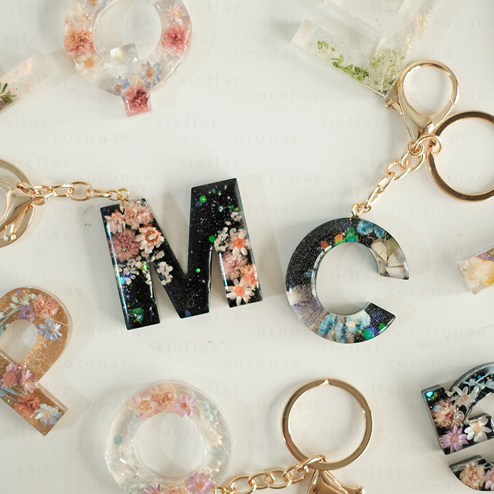 StellarCoronae - Alphabet Keychain CUSTOM | Gantungan Kunci | Bunga Kering | Bunga Asli
