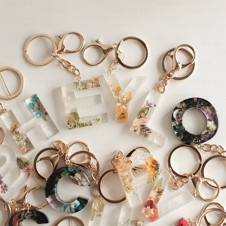 StellarCoronae - Alphabet Keychain CUSTOM | Gantungan Kunci | Bunga Kering | Bunga Asli