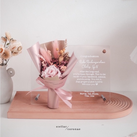 Mini Bouquet on Acrylic A5 | Bingkai Tulisan/Foto Bouquet Bunga Kering | Hadiah Custom Hiasan Meja