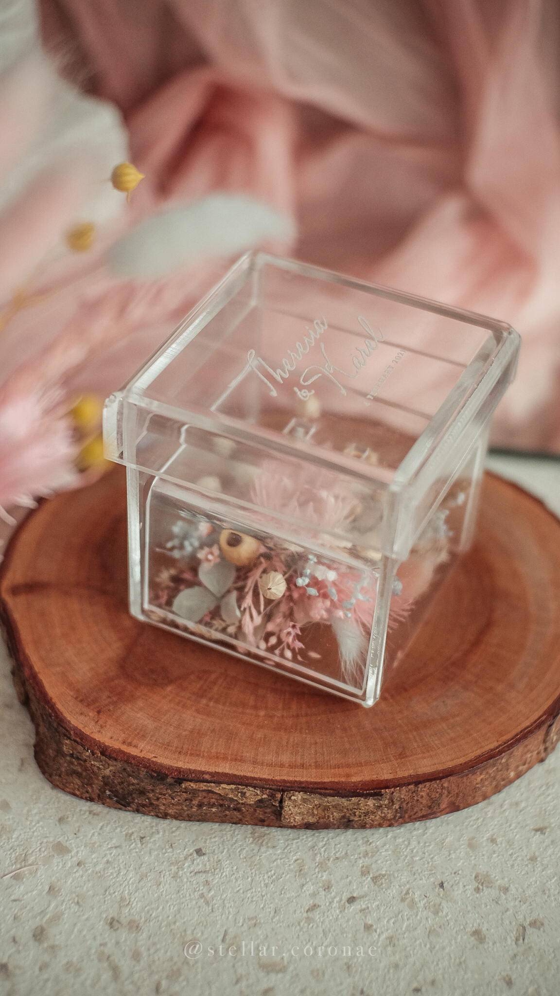 StellarCoronae - Acrylic Ring Box (S)
