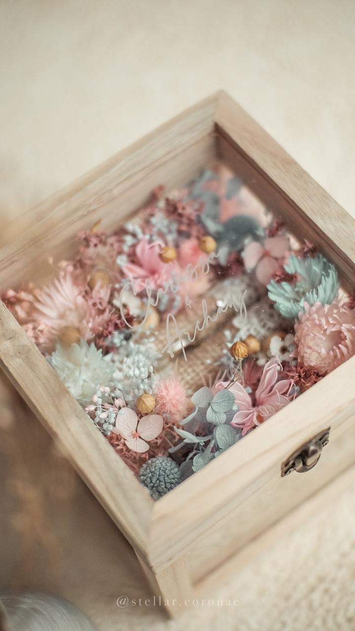 StellarCoronae - Acrylic + Wooden Ring Box