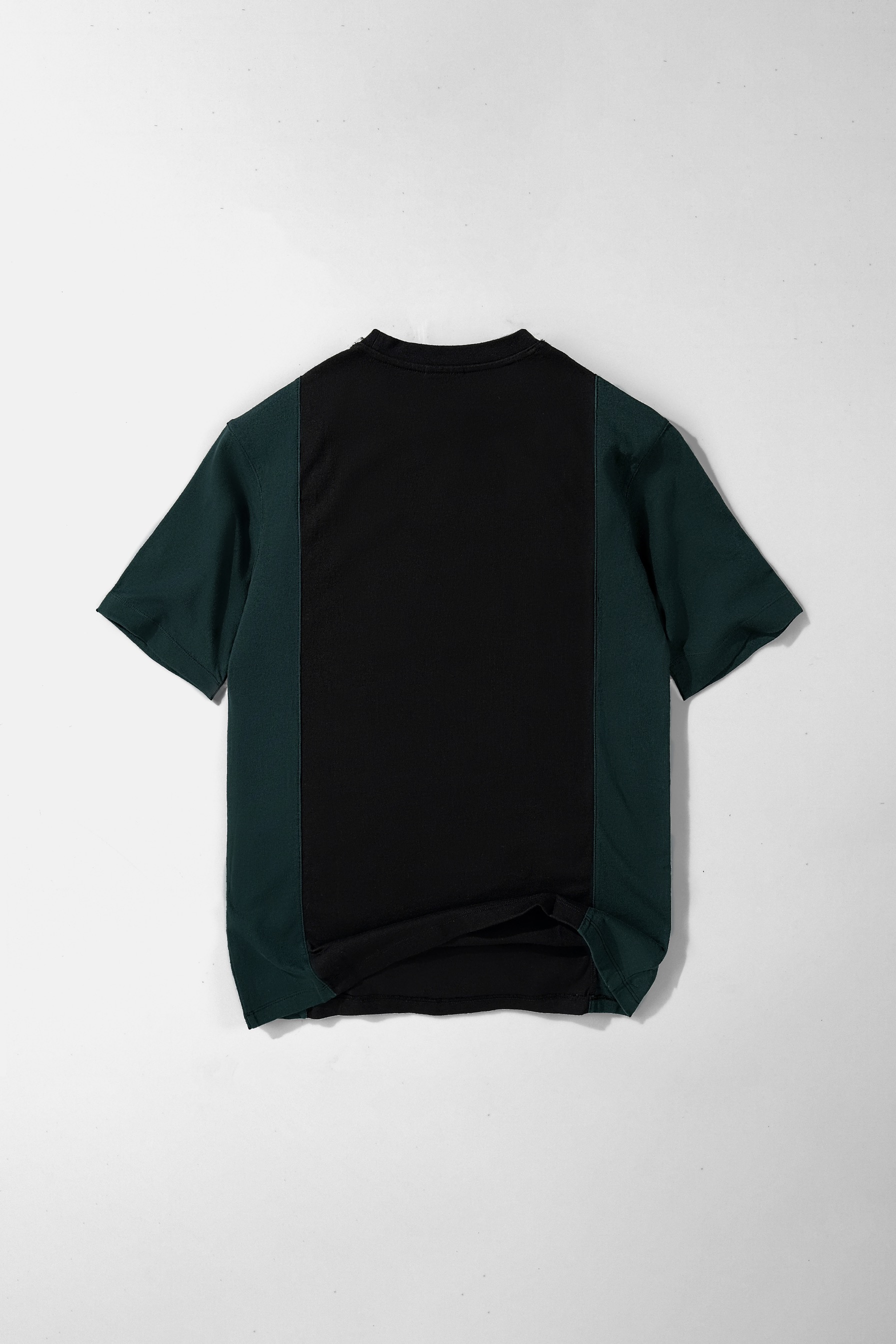 Colorblocked "LIMIT" British Green - Black T-shirt