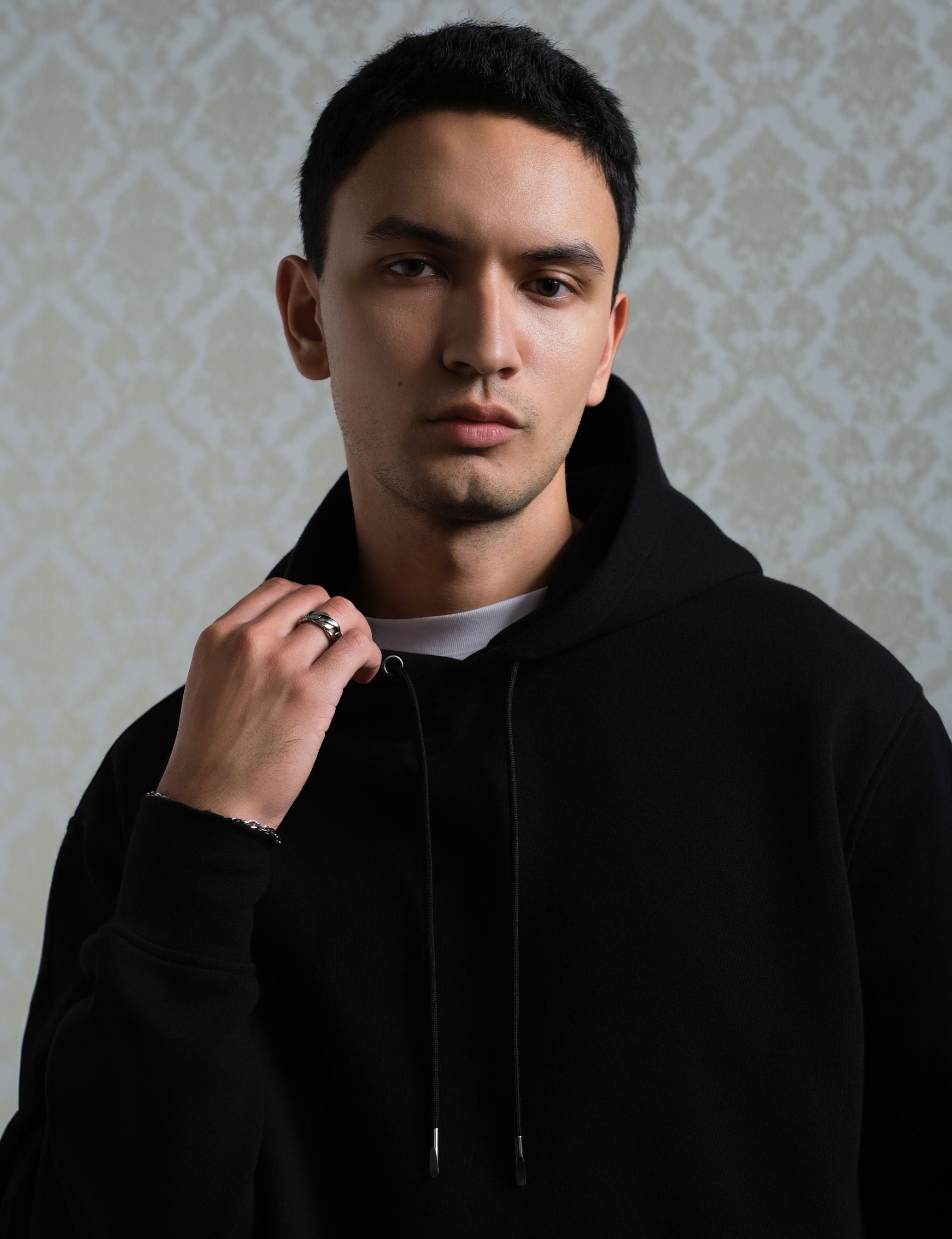 Arkline Solid Basic Pullover Hoodie Black V2