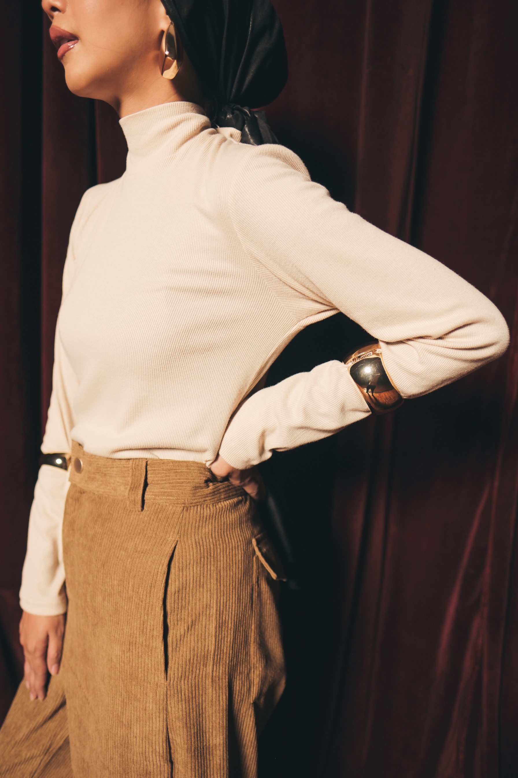 Valley Halter Neck Long Sleeve Inner Glliter Light Brown