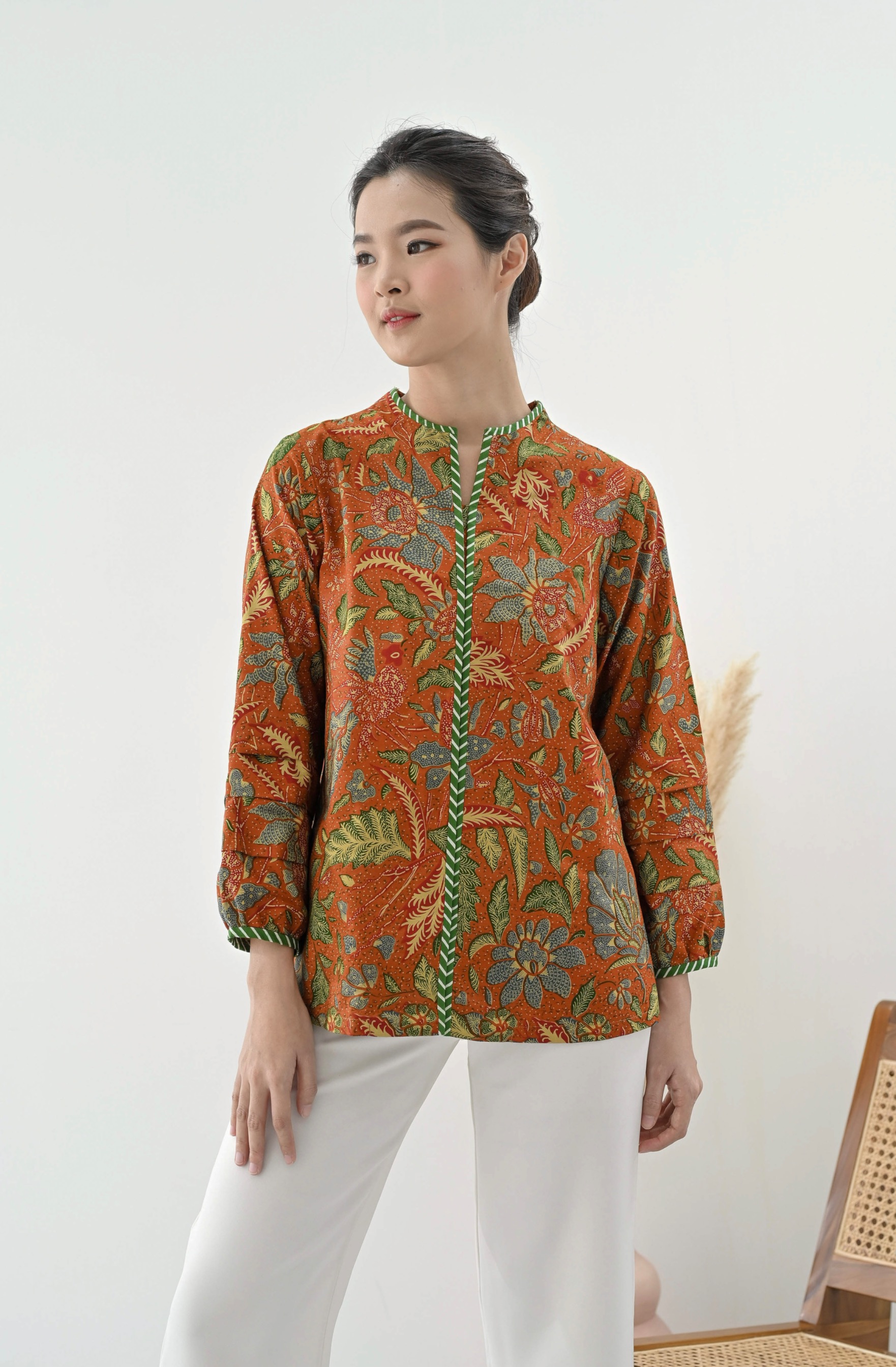 Adira TOP 62+