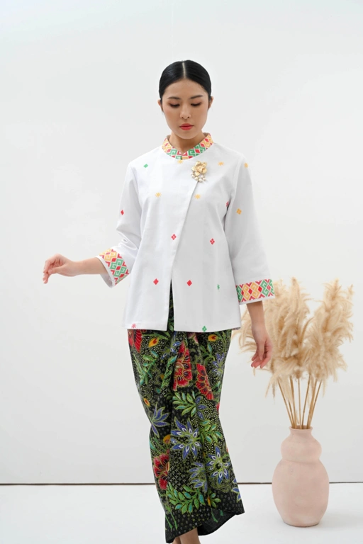 Image of Amayra TOP 17