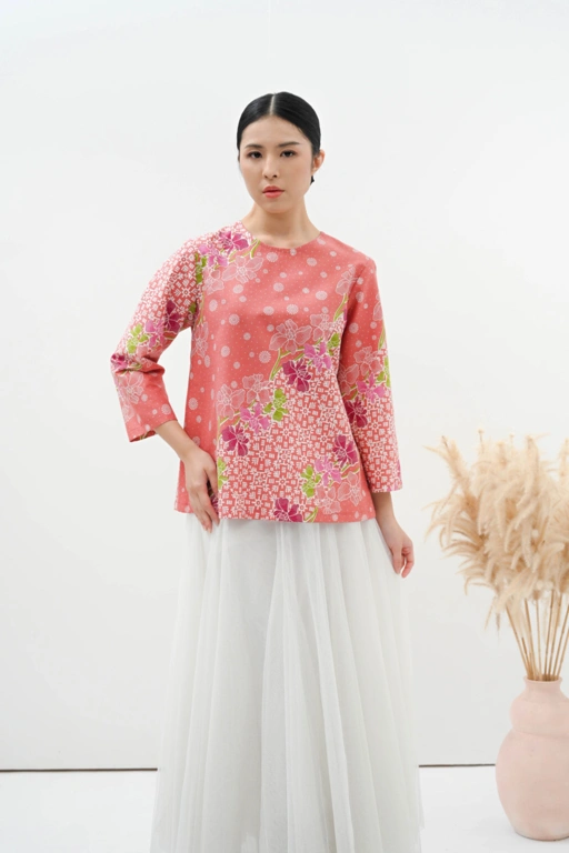 Image of Rania TOP 03