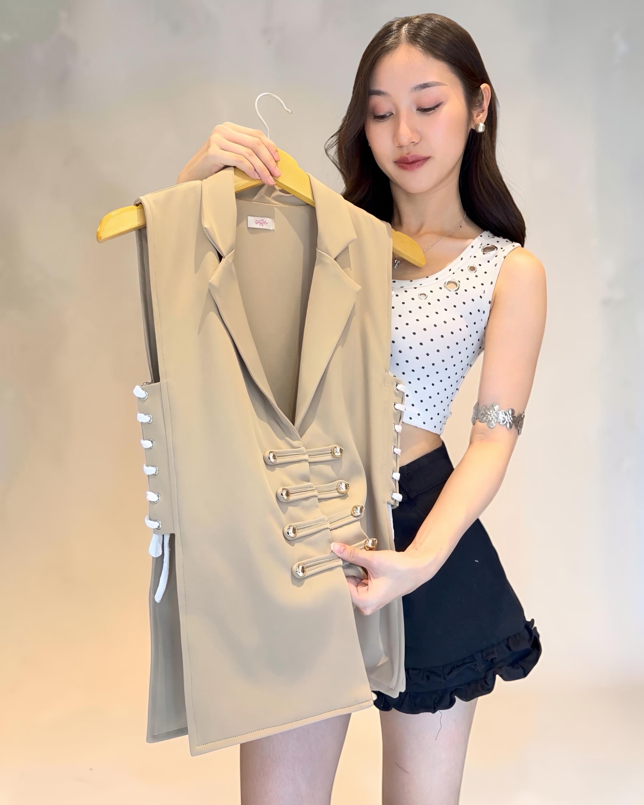 LEONNIE VEST