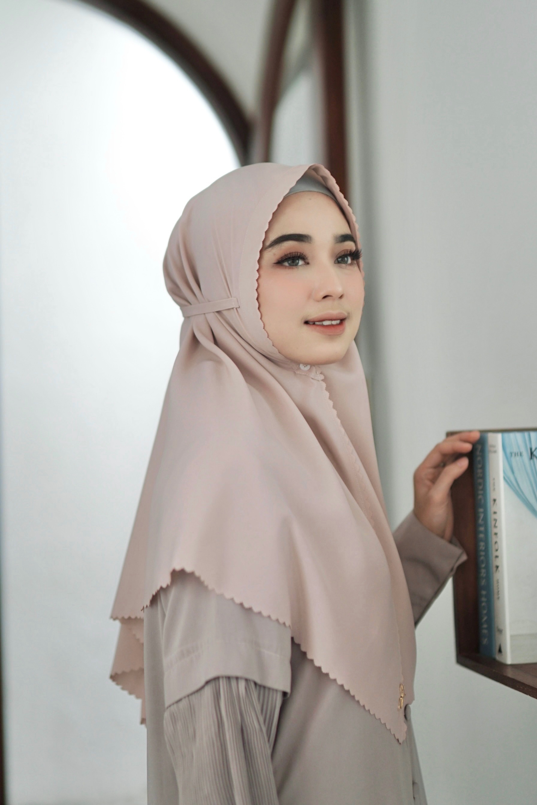 Bergo Queen Sand (Minor Defect)