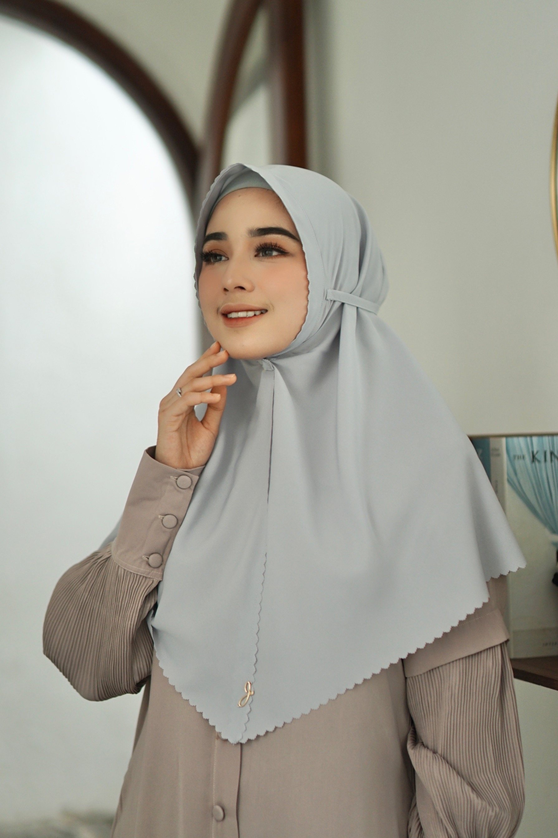 Bergo Queen Silver (Minor Defect)
