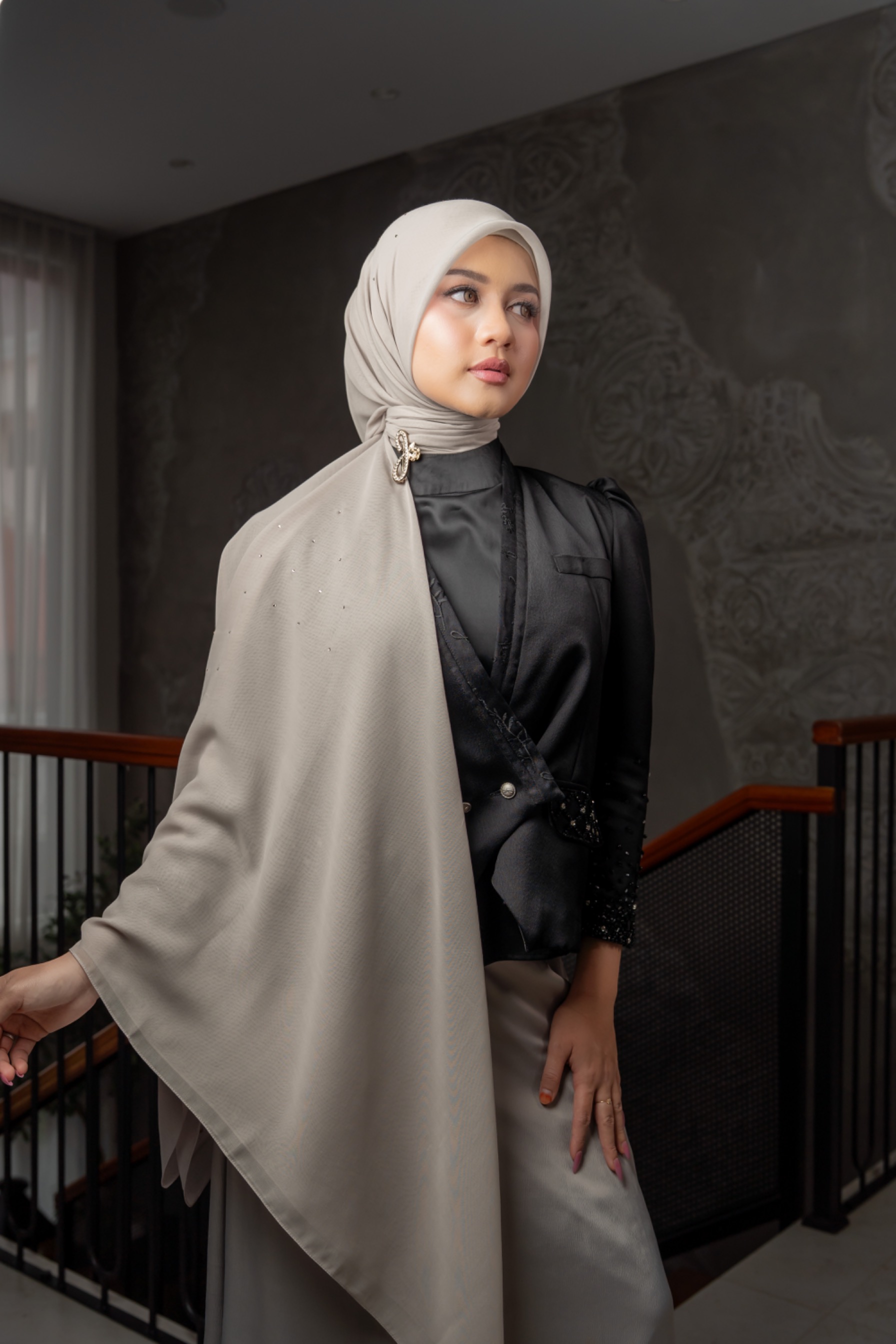 Jamila paris ivory lux