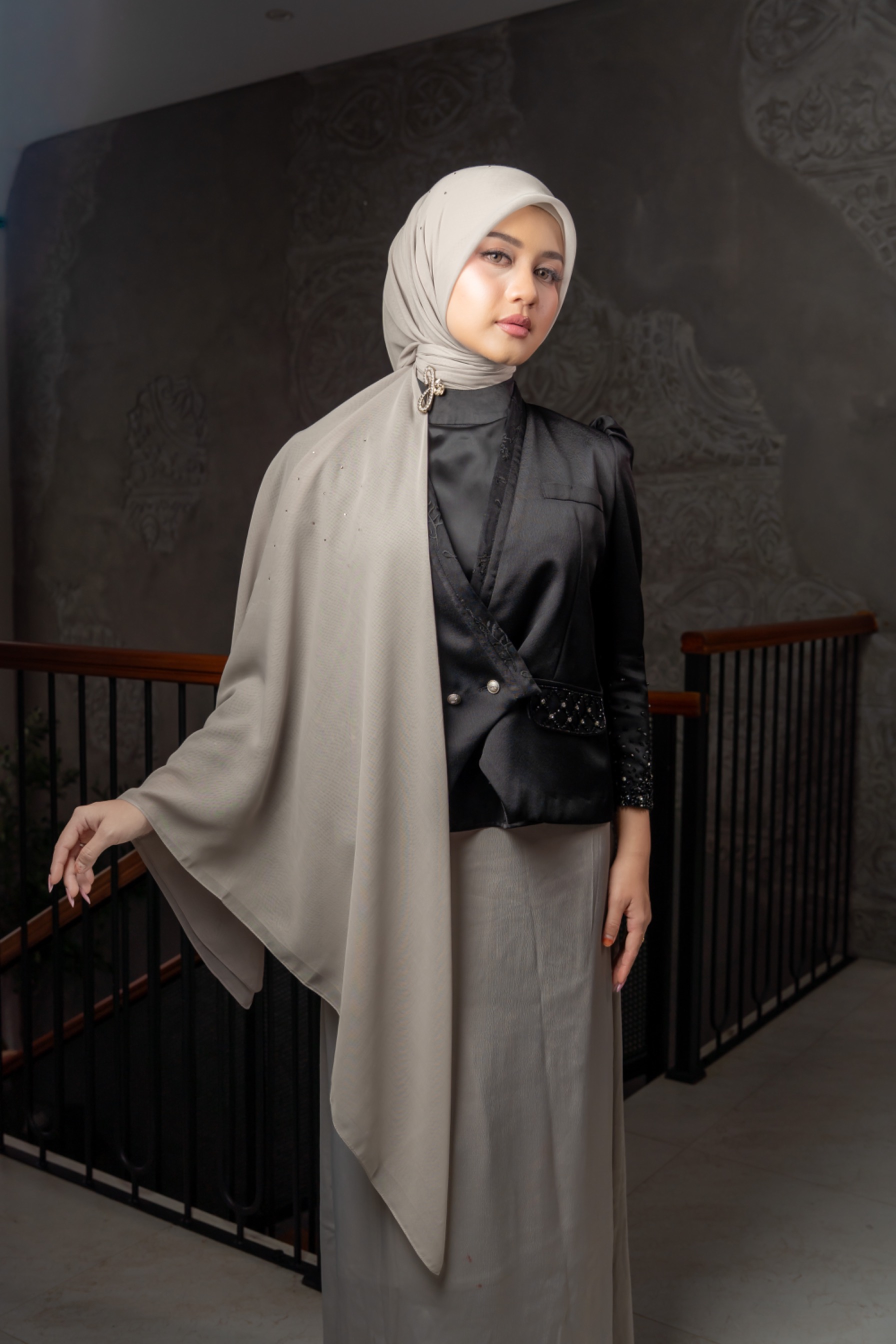 Jamila paris ivory lux