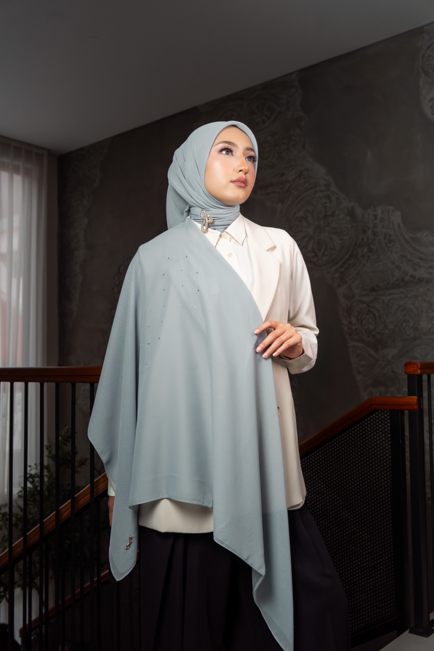 Jamila paris siera blue lux