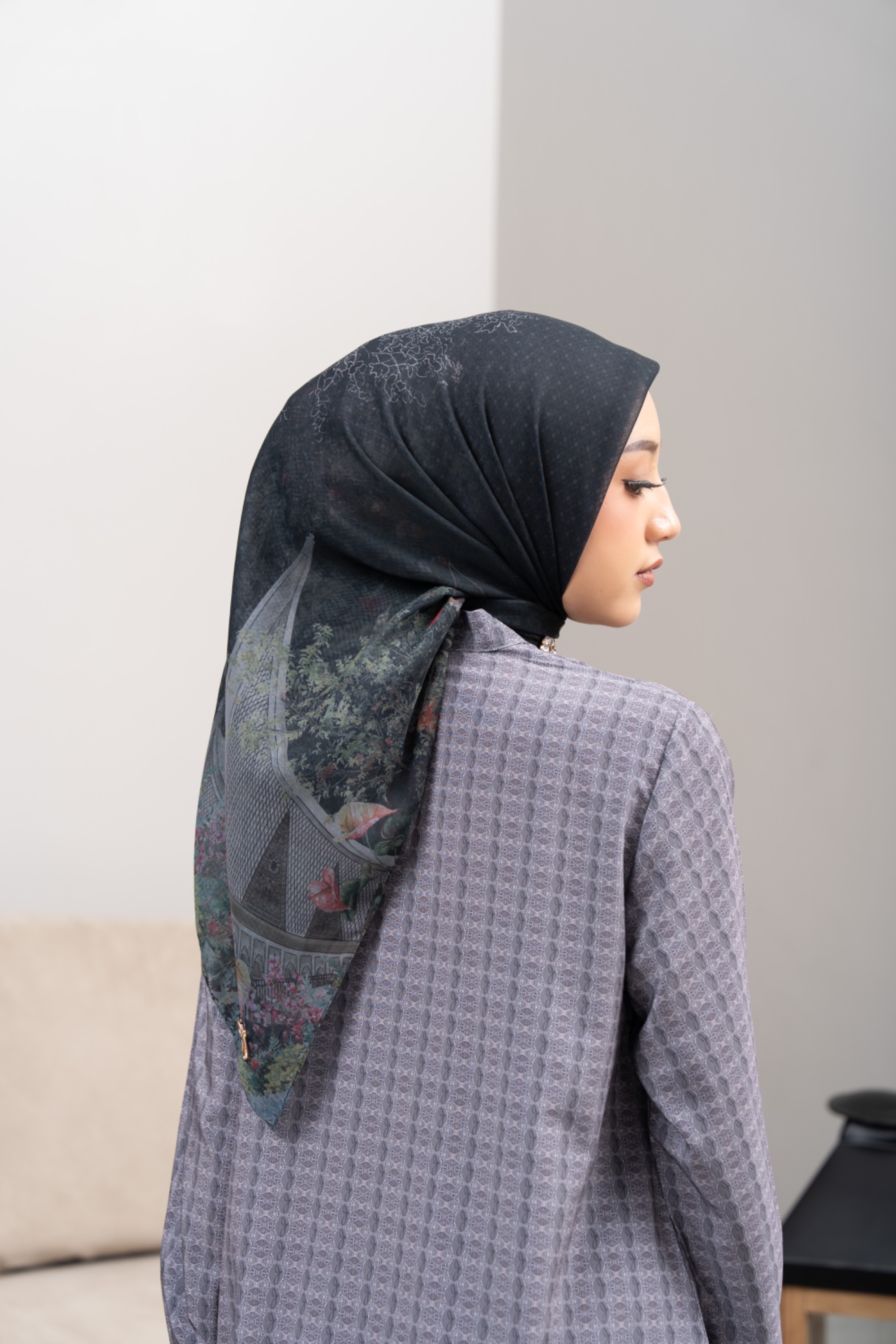 Raya Scarf 