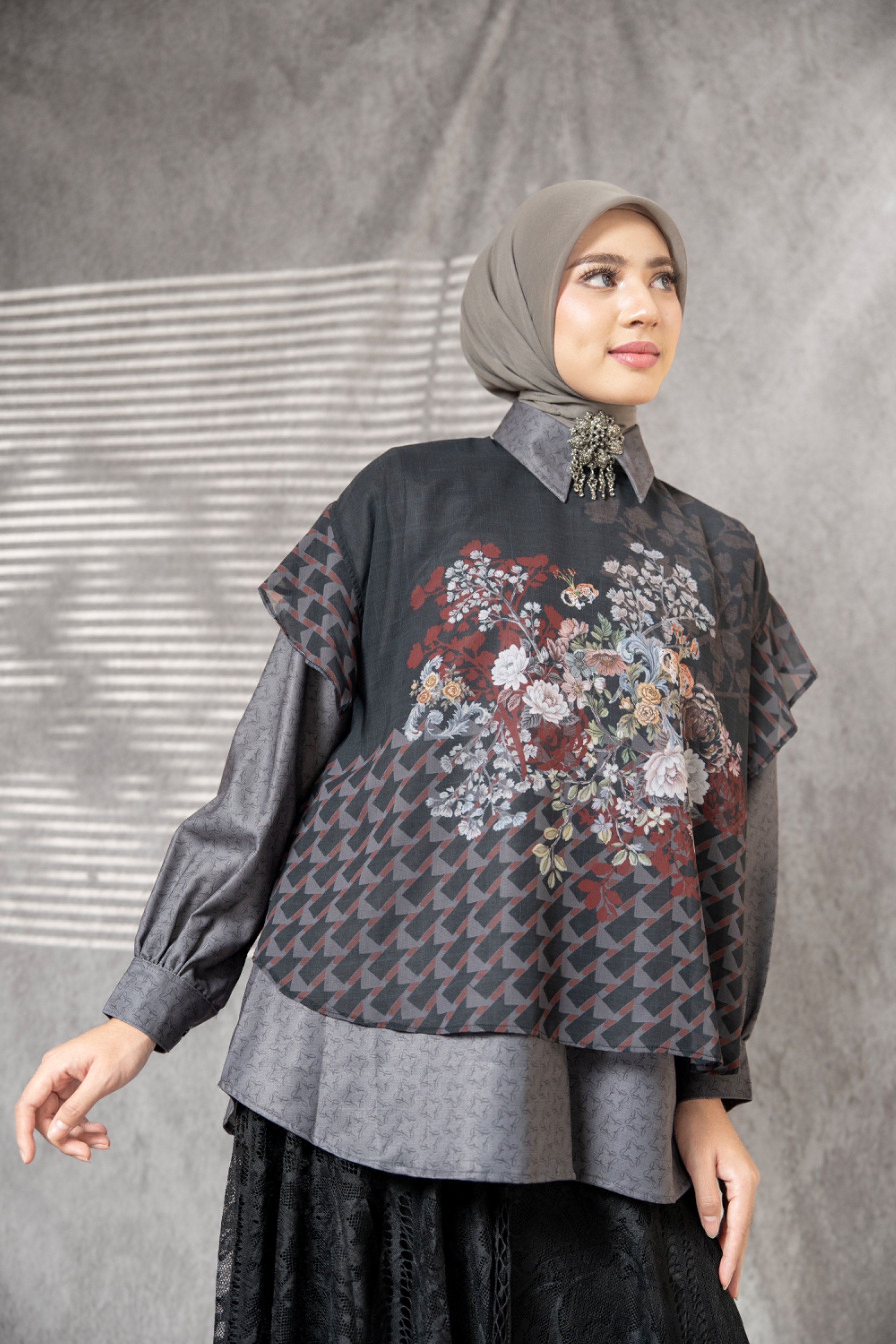 Floare Top Black