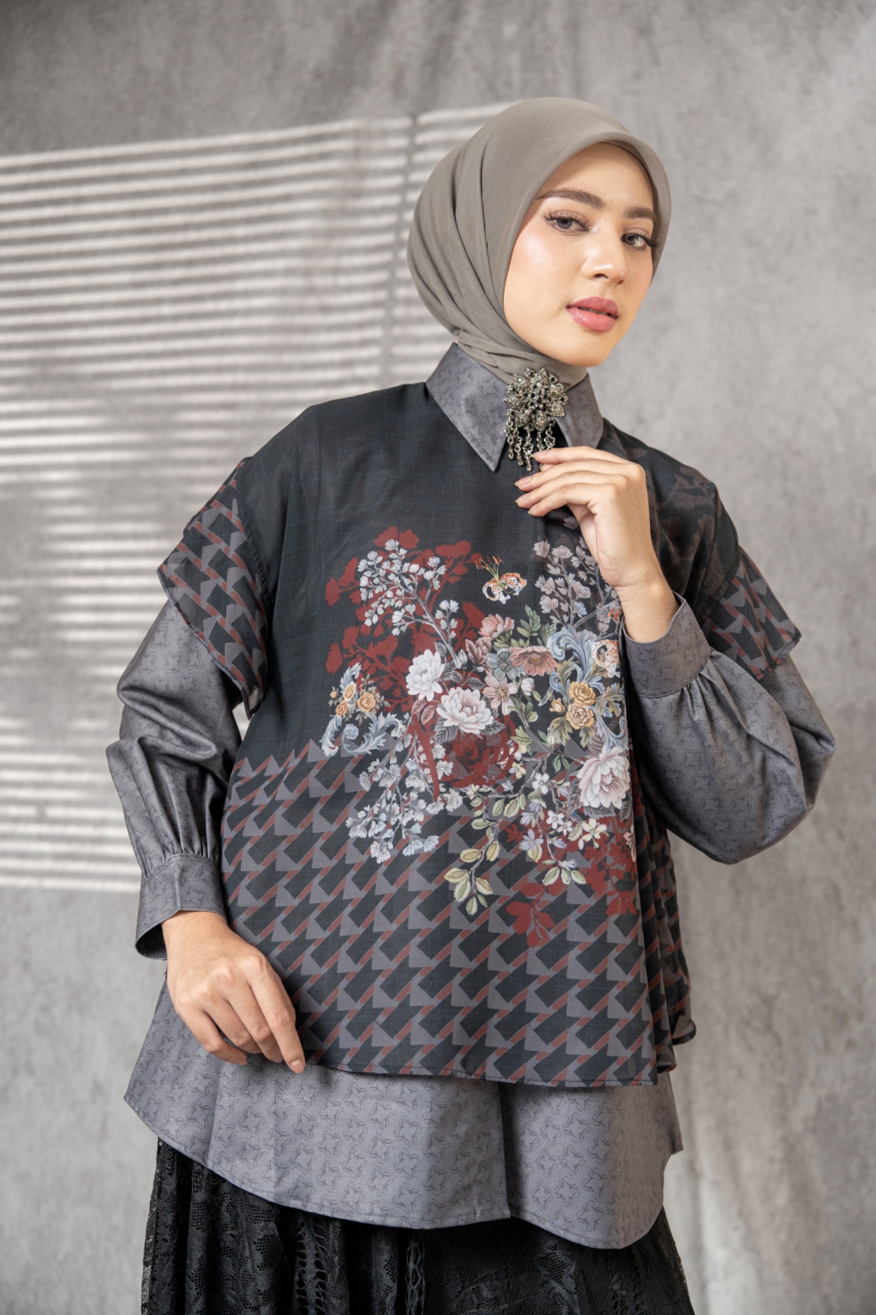 Floare Top Black