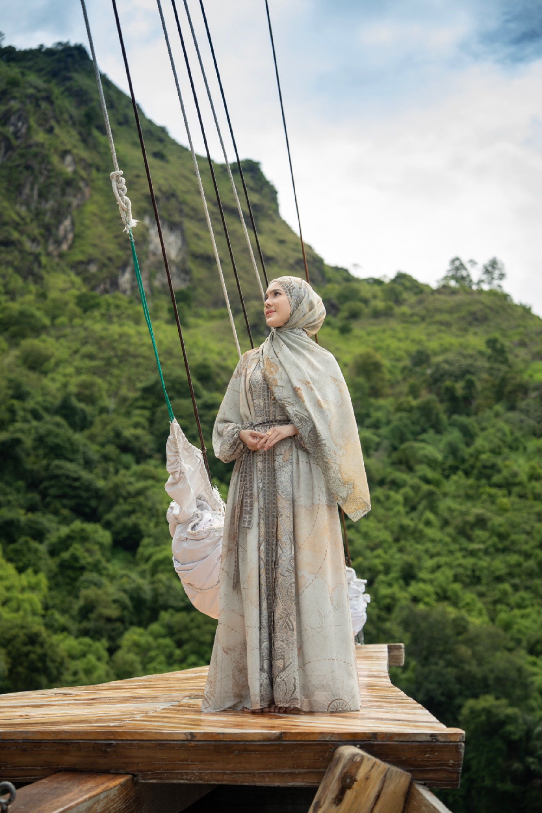 Ancient Dress Mud 