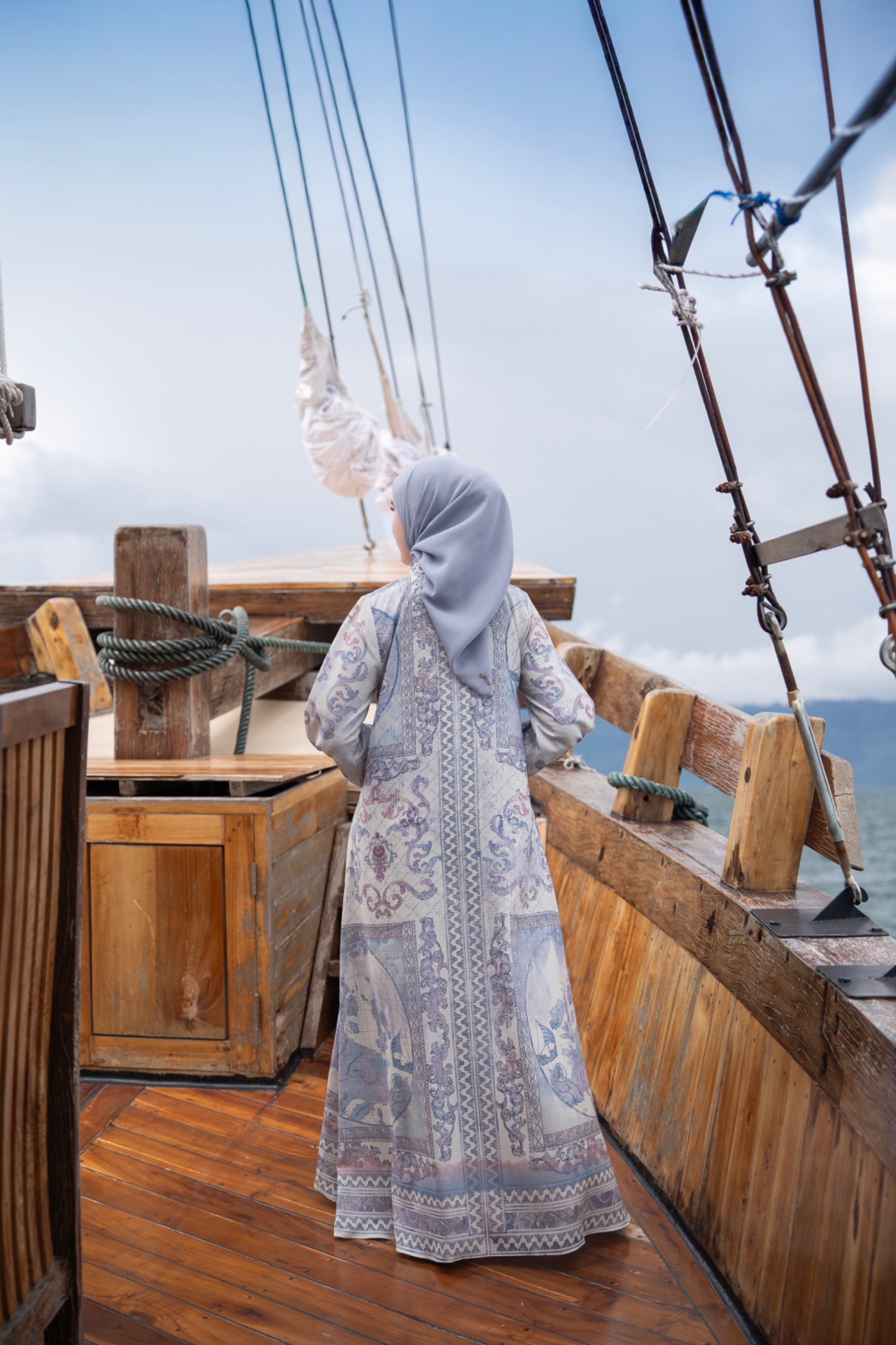 Ancient Dress Wind 