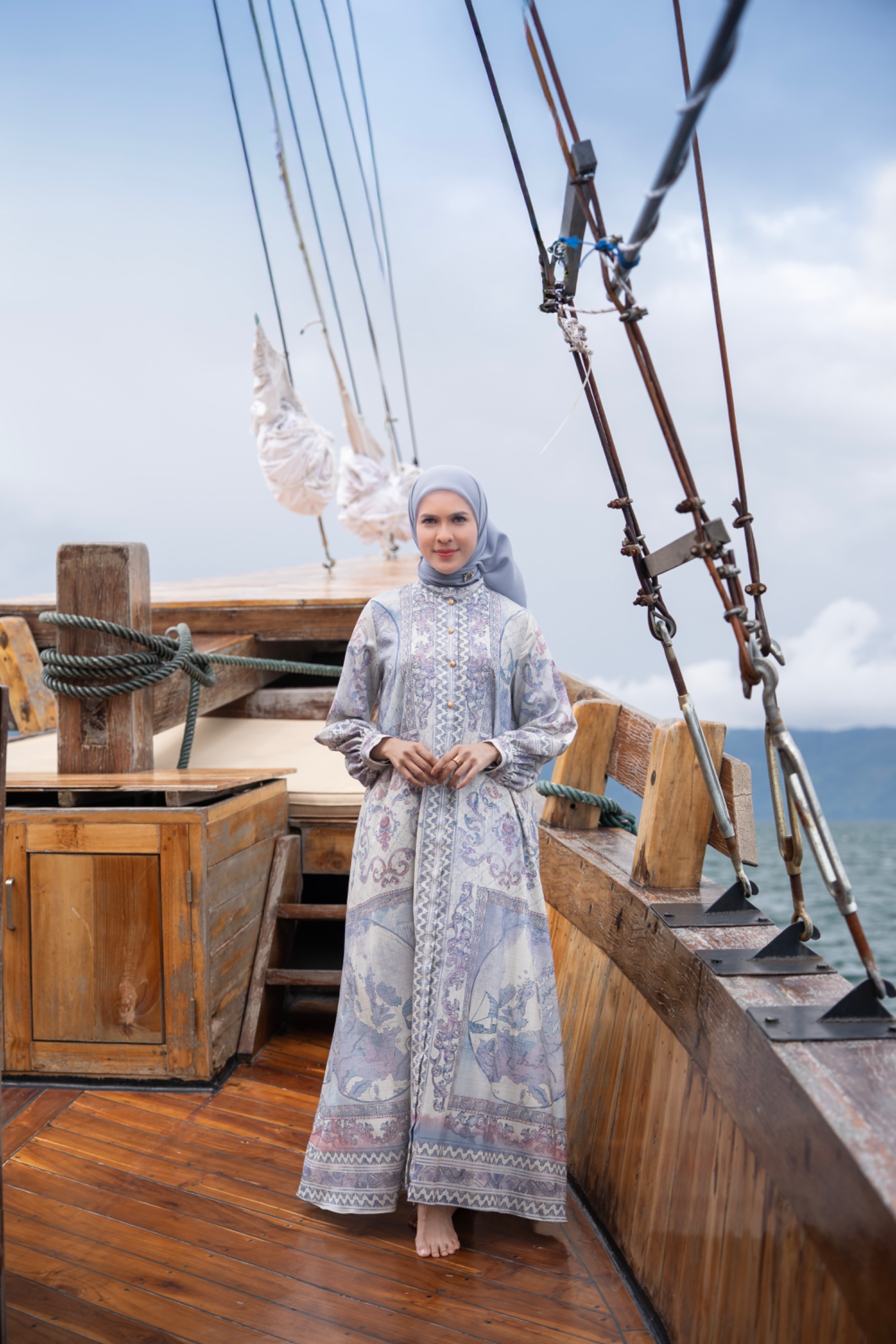 Ancient Dress Wind 