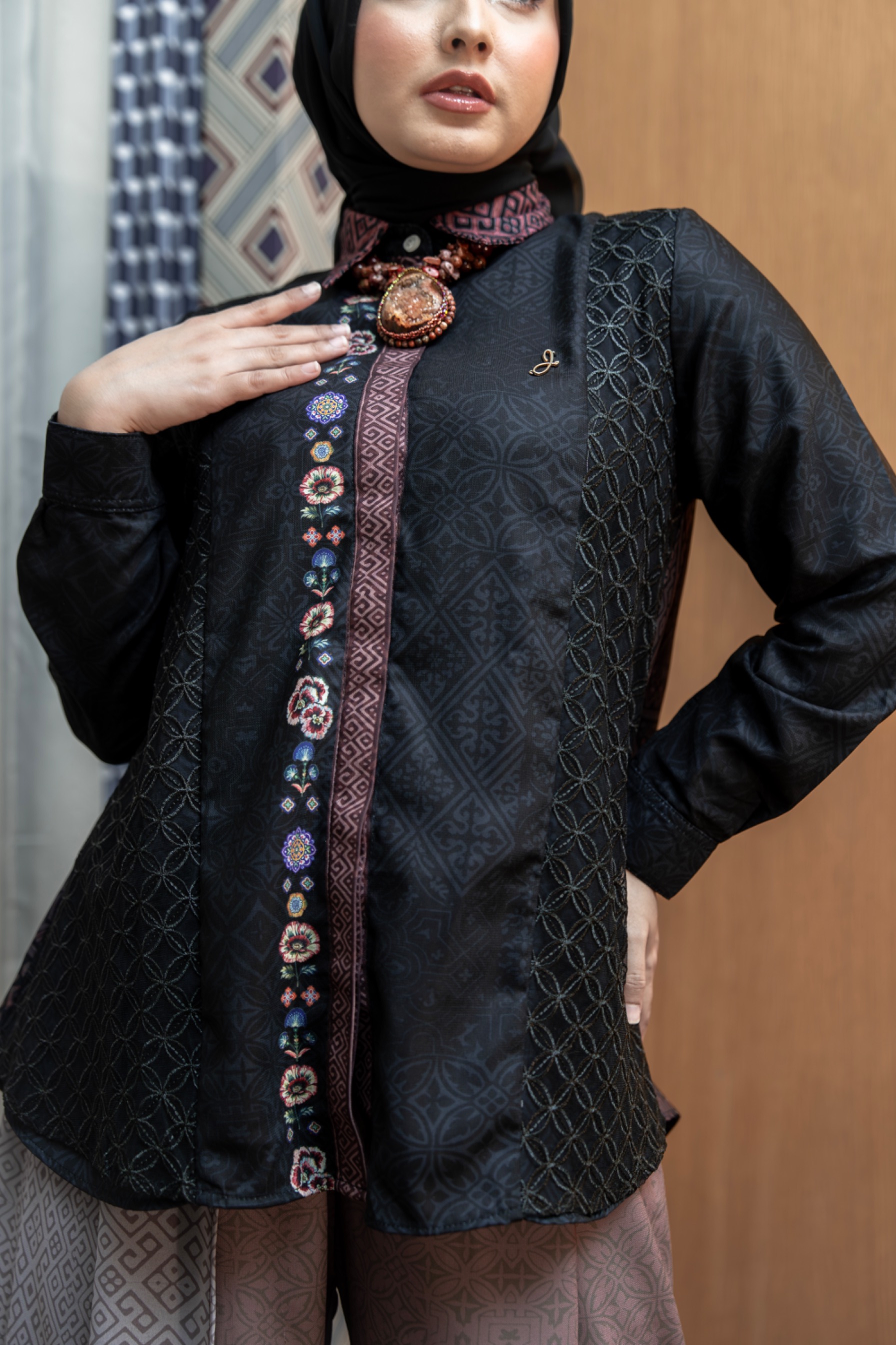 Patra Nusa Top Black