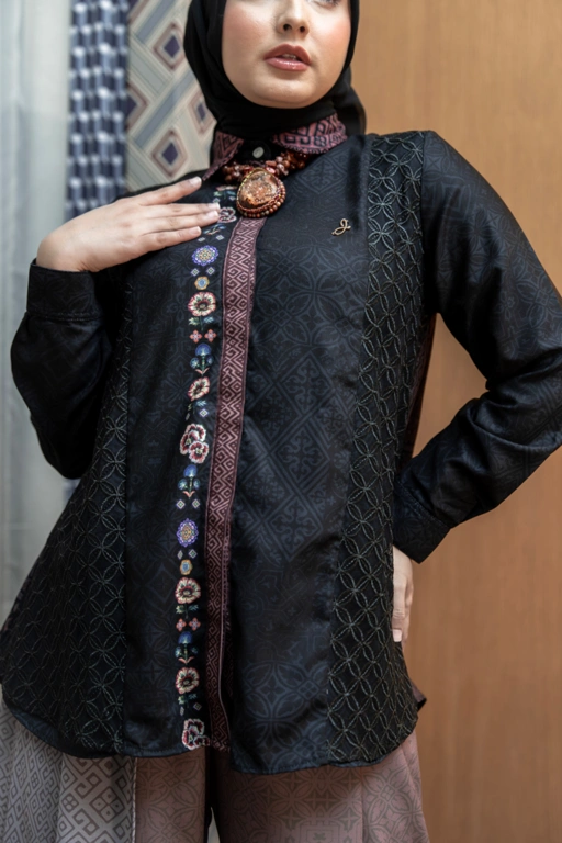 Patra Nusa Top Black