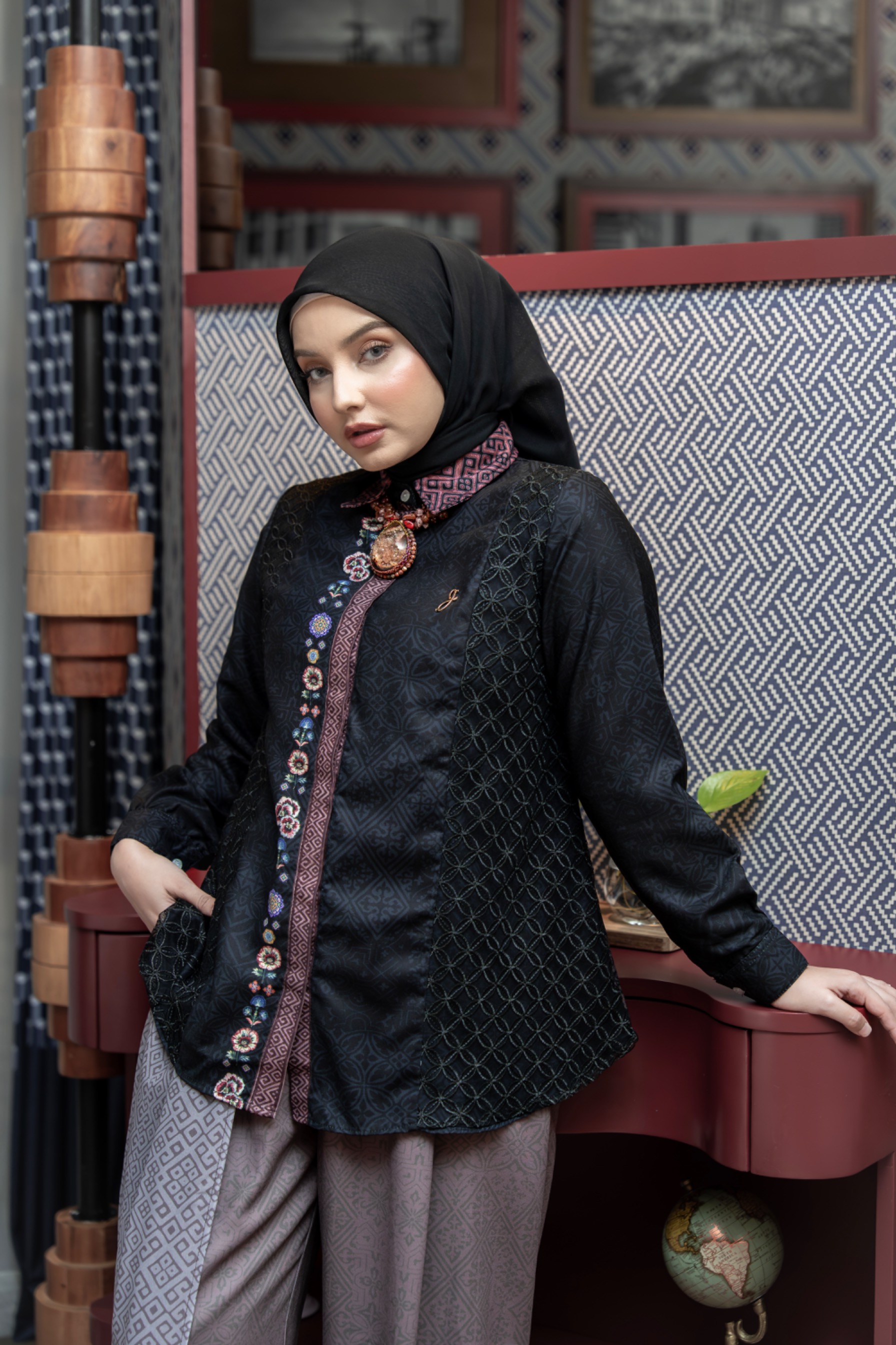 Patra Nusa Top Black