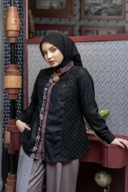 Patra Nusa Top Black