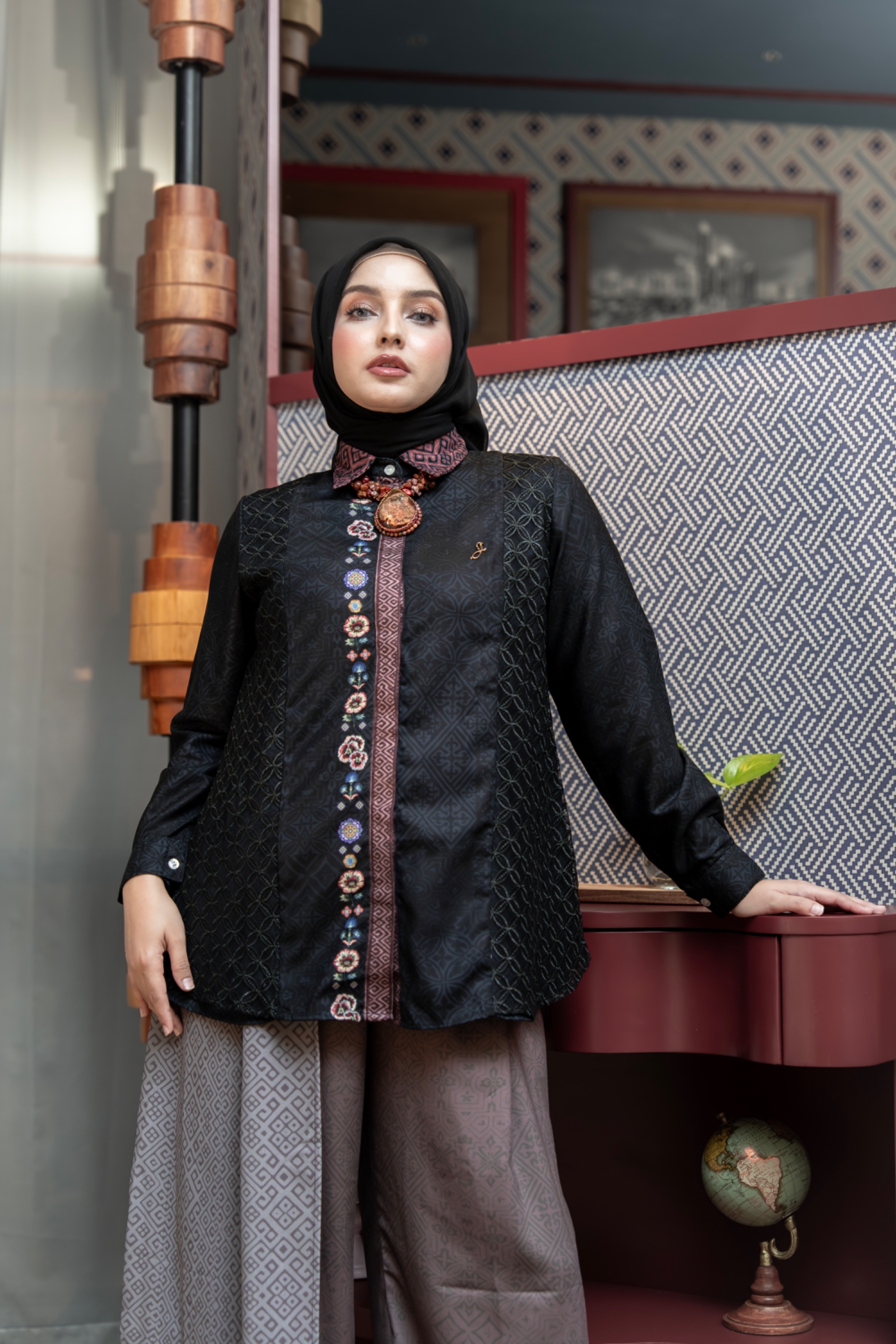 Patra Nusa Top Black