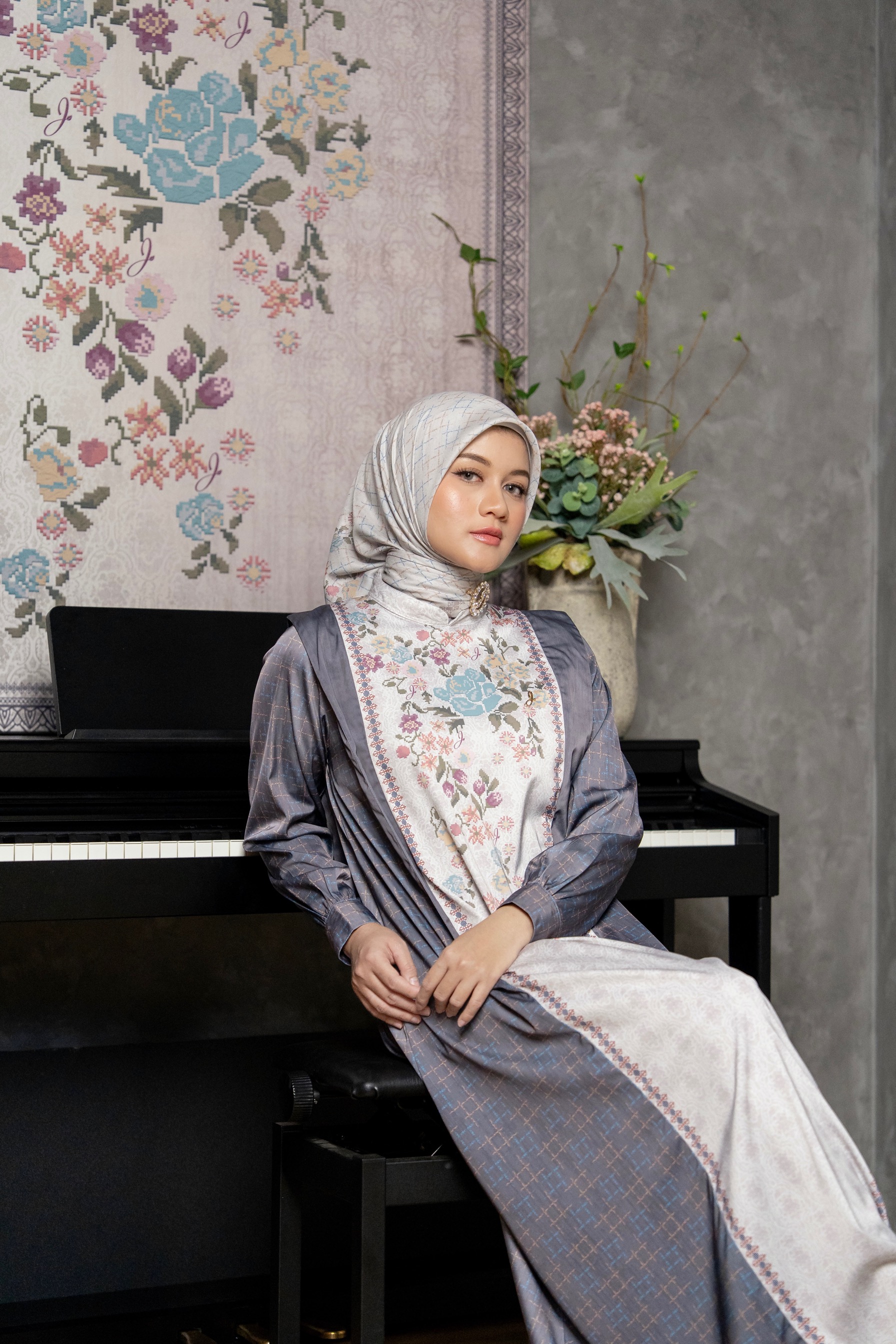 Mahligai II Dress Steal Grey
