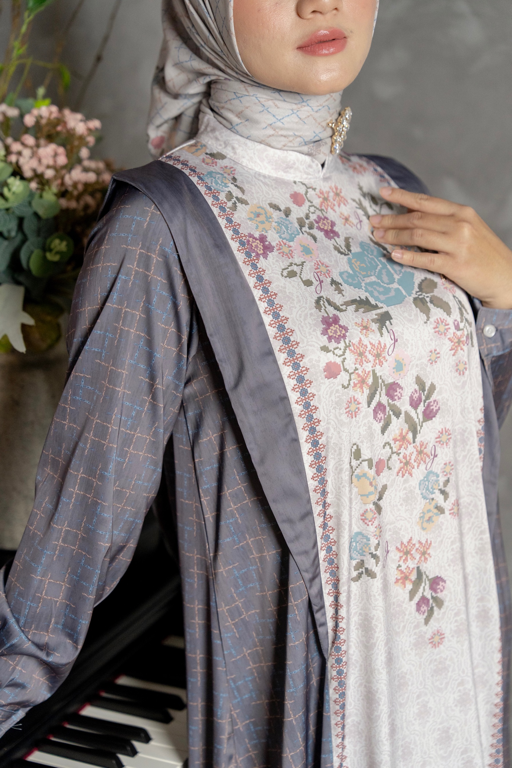 Mahligai II Dress Steal Grey