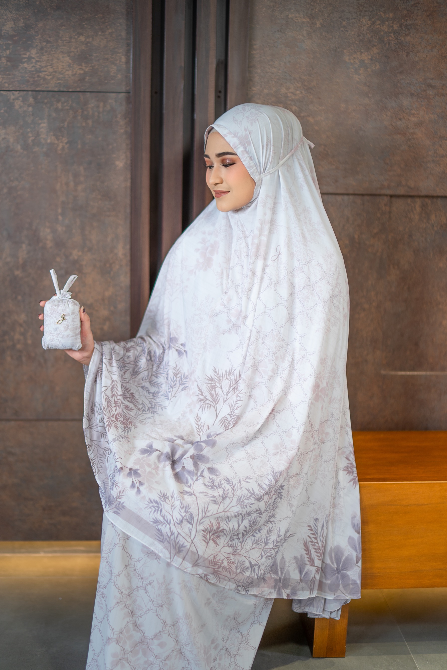 Mukena Lurent White 