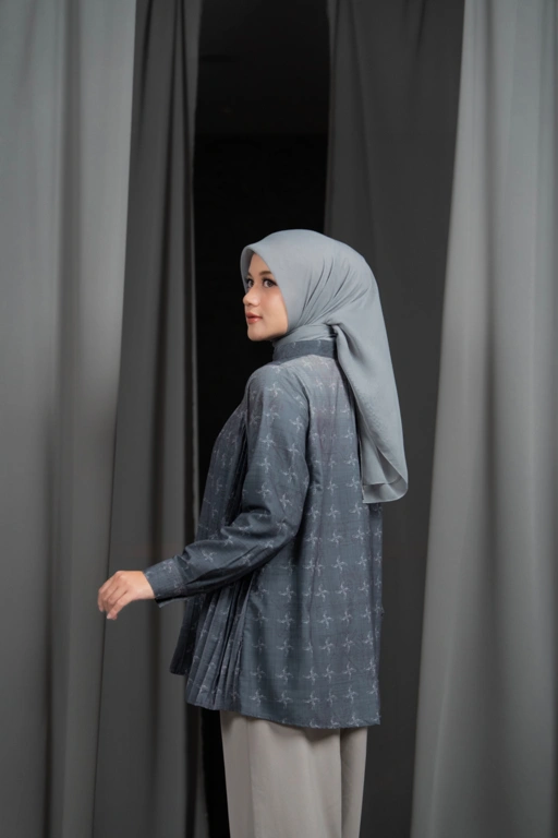 Image of Ala Top Steal Grey 