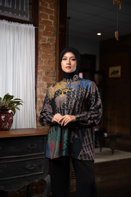 Image of Vivia Top Black