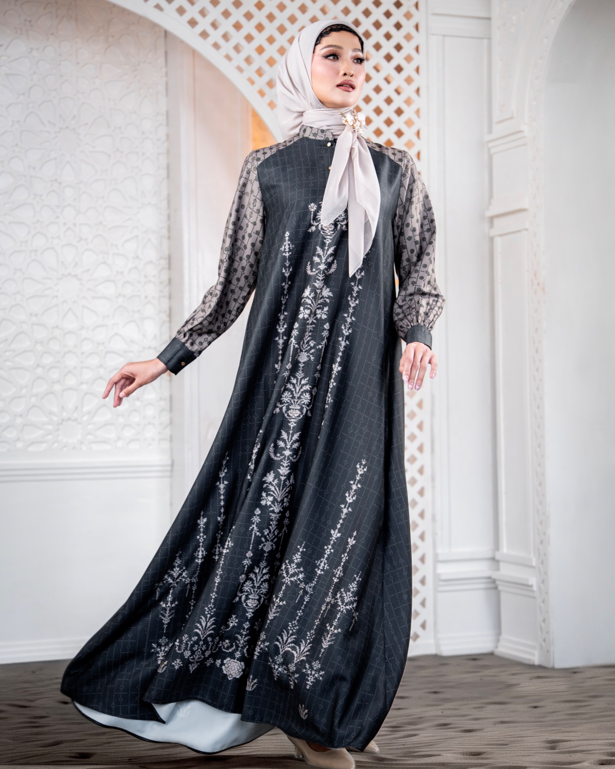 Zaheer Dress Black