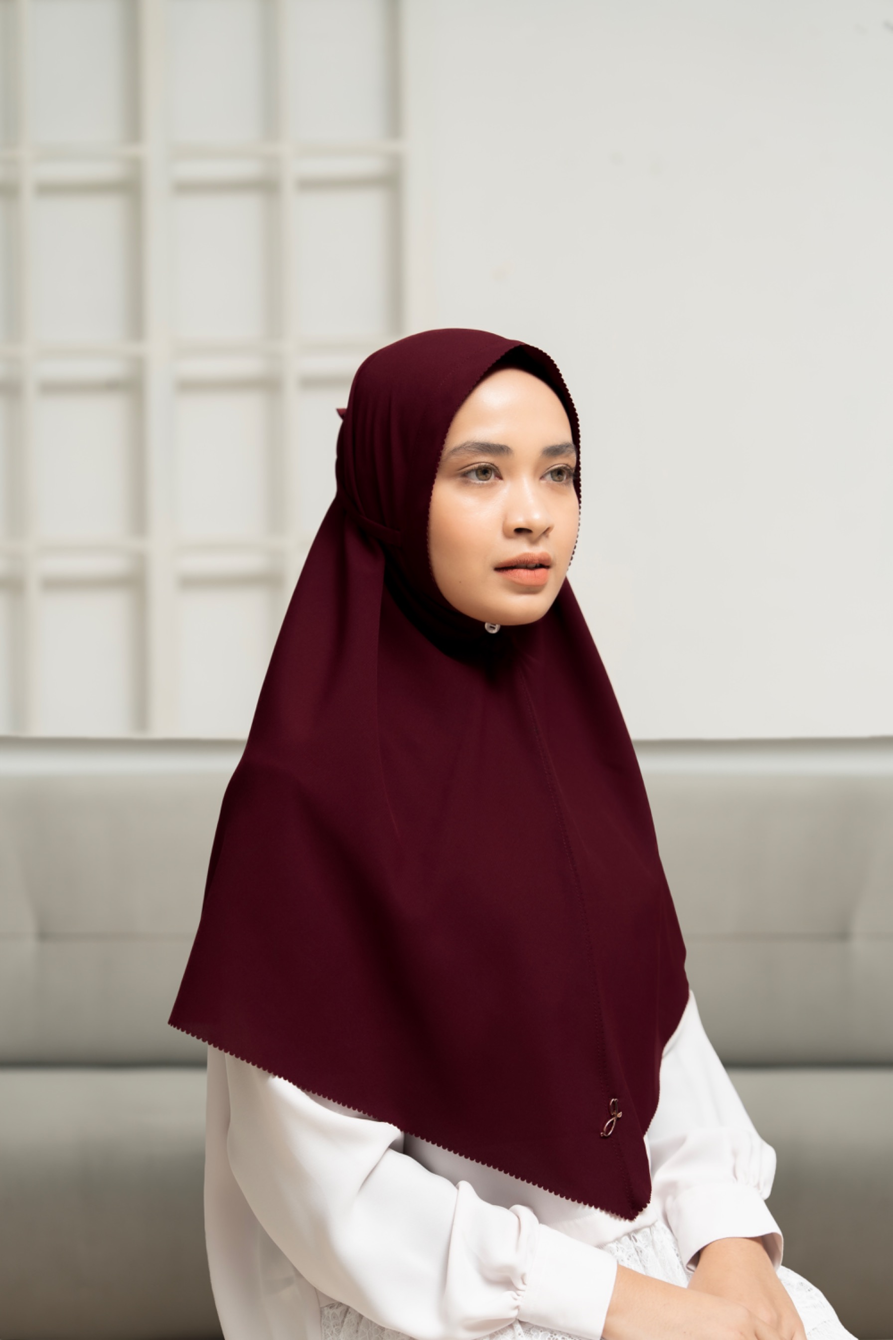 Bergo queen maroon