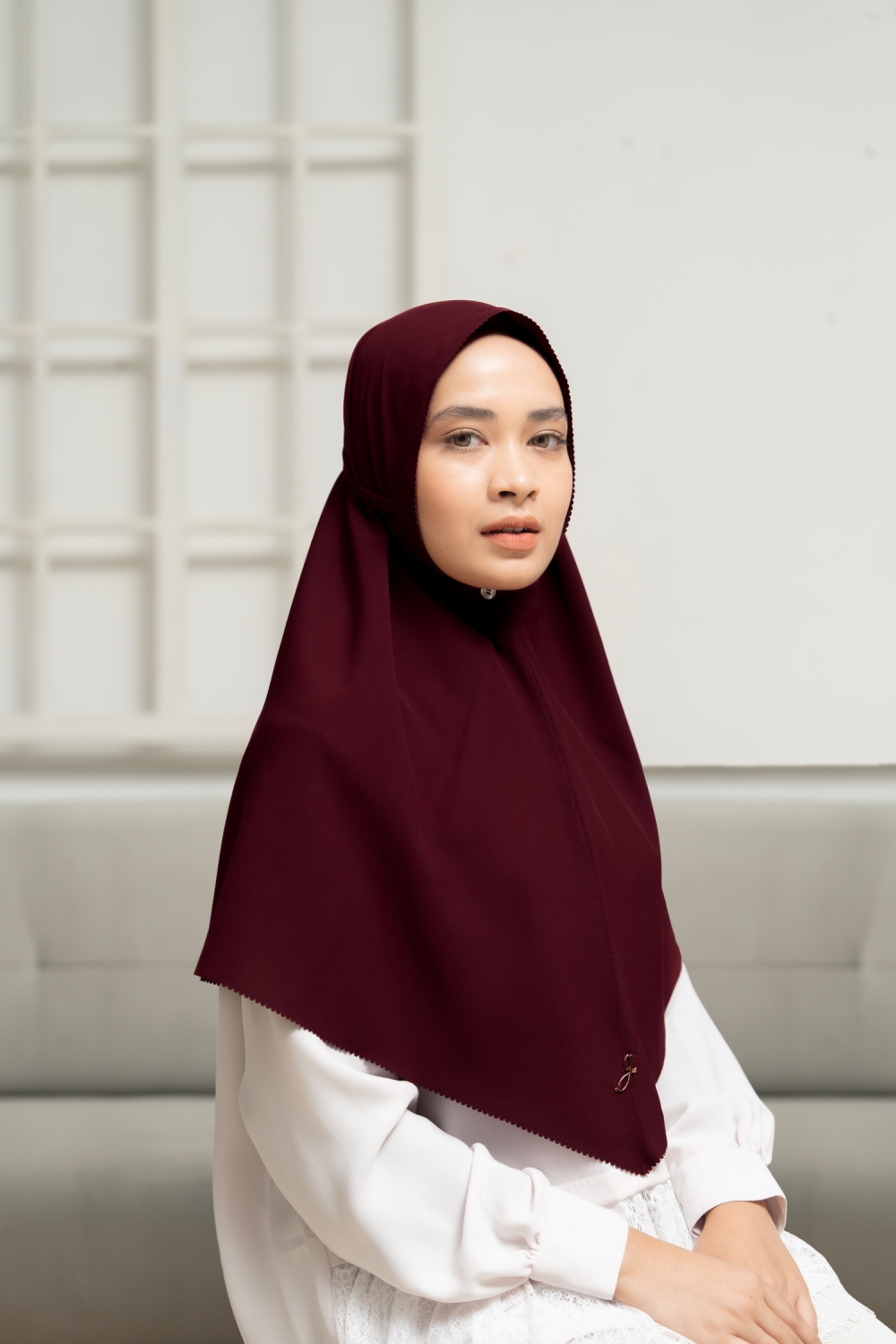 Bergo queen maroon