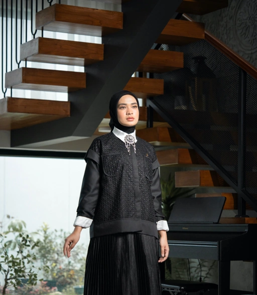 Image of Baseera Top Jet Black