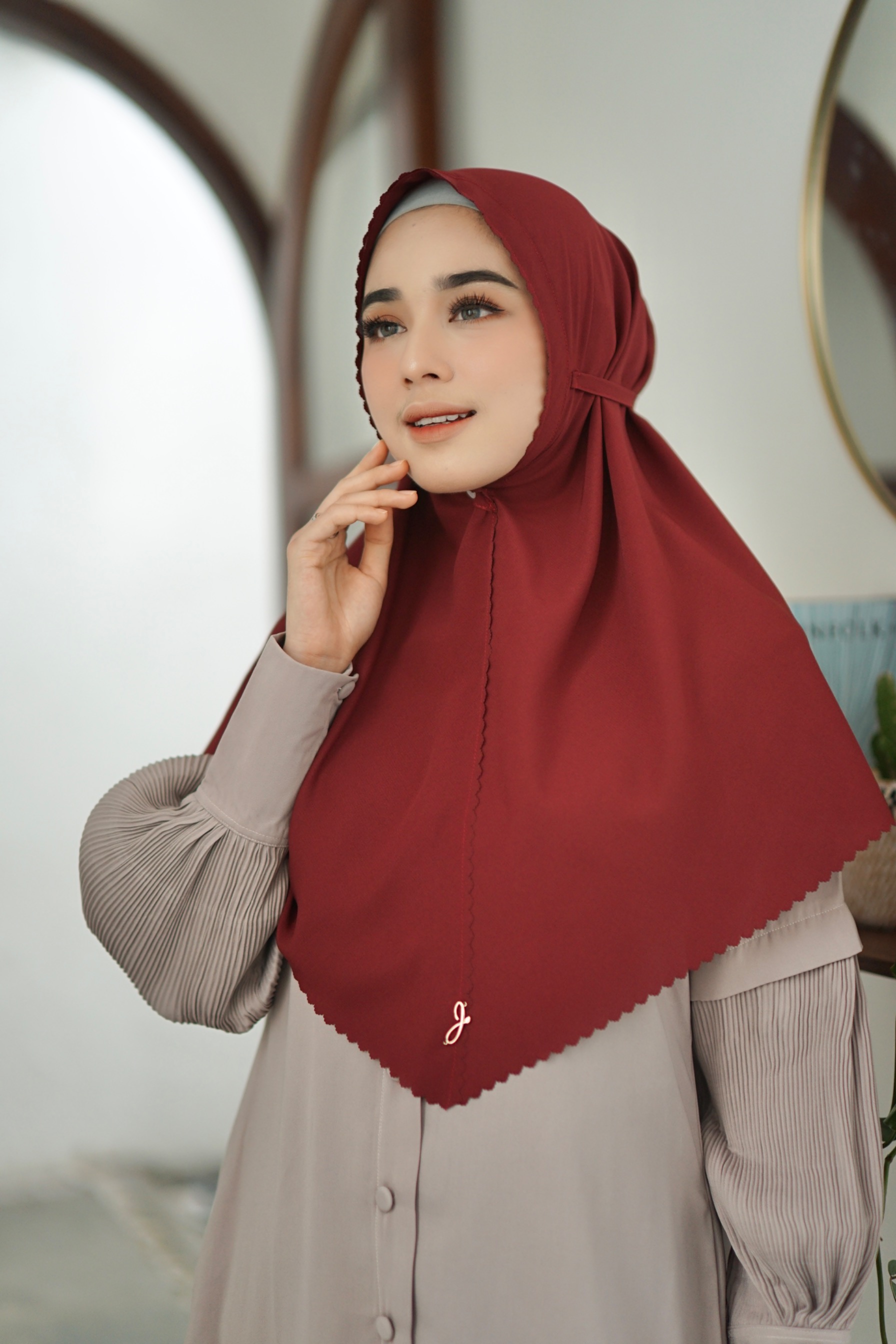 Bergo Queen Maroon (Minor Defect)
