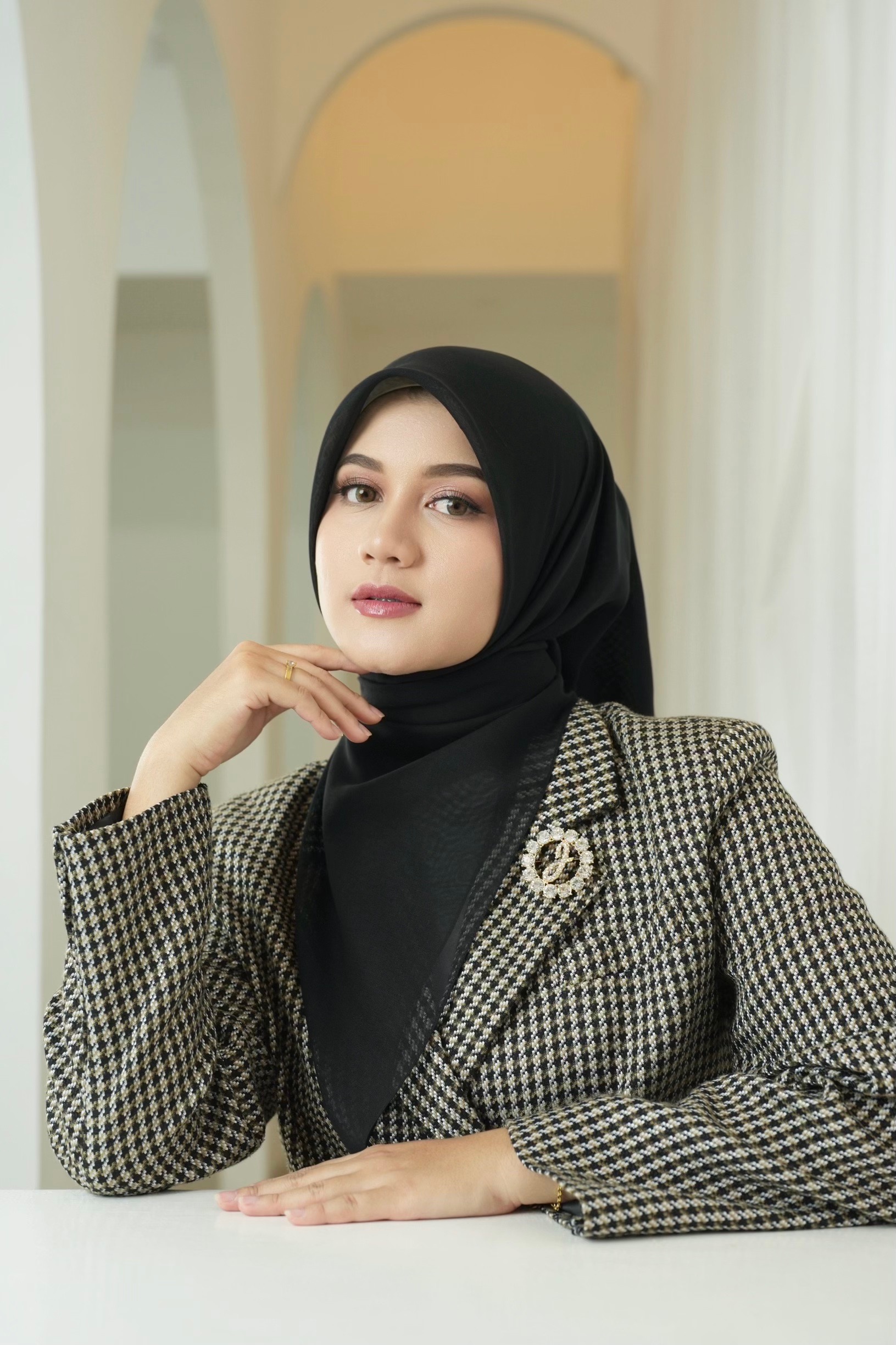 Jamila Paris Black