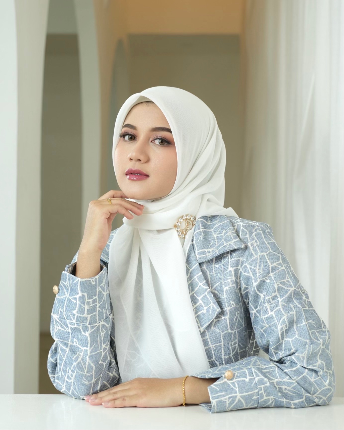 Jamila Paris Broken White