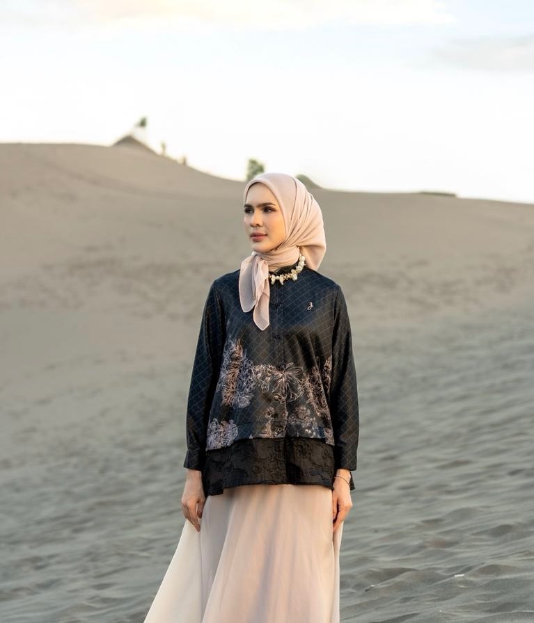 Madina II Top Black