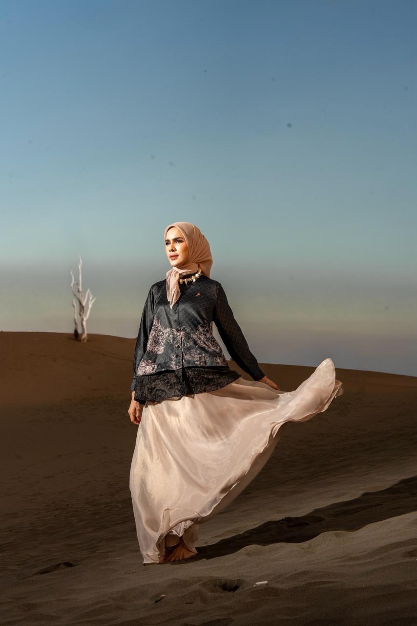 Madina II Top Black