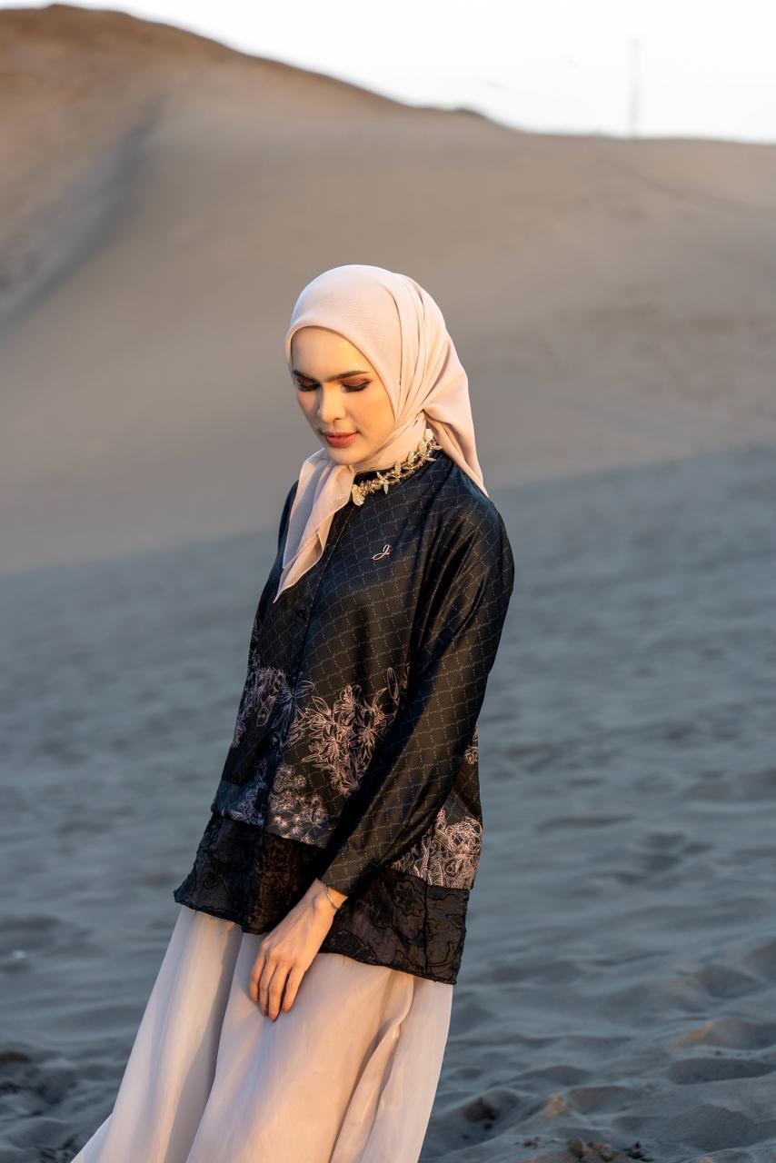 Madina II Top Black
