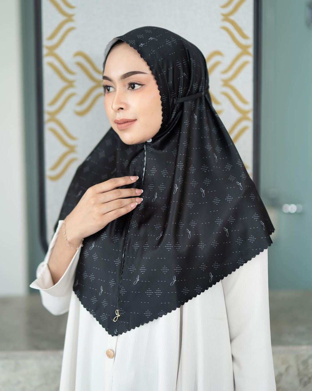 J Bergo Black
